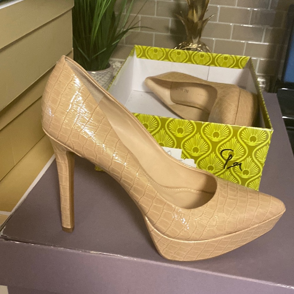 Never Worn - image 1